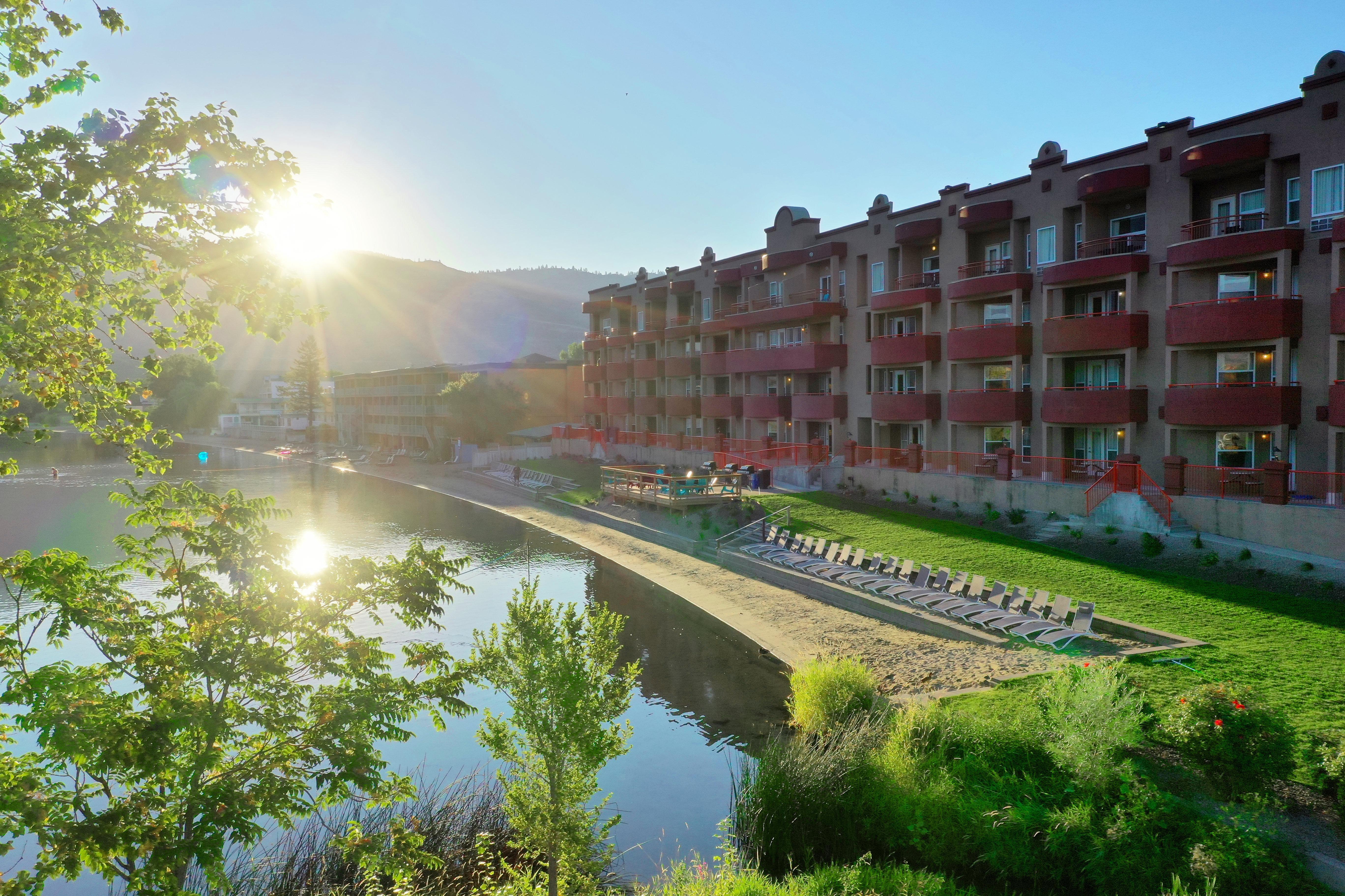 Holiday Inn Hotel & Suites Osoyoos By Ihg Bagian luar foto