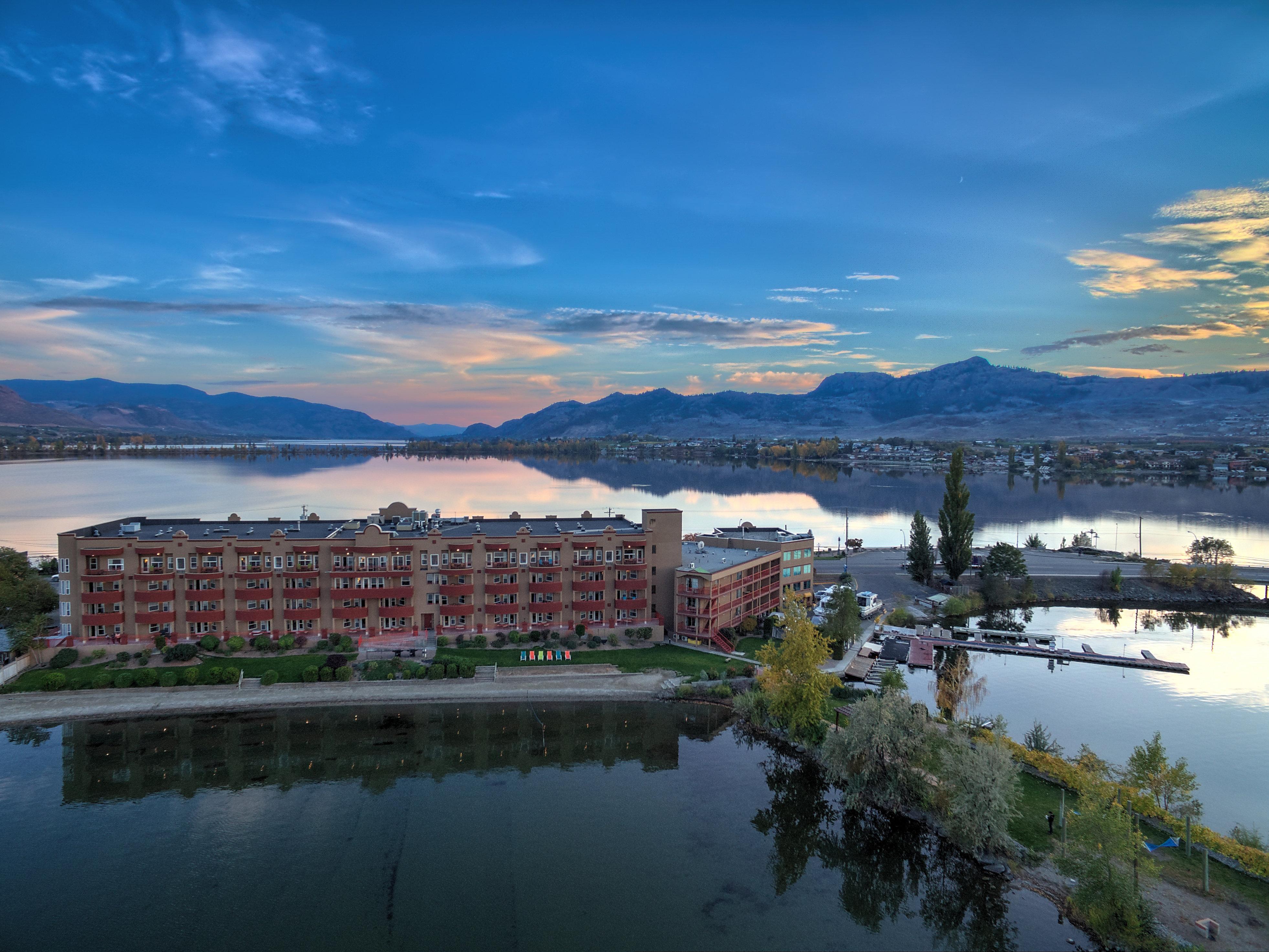 Holiday Inn Hotel & Suites Osoyoos By Ihg Bagian luar foto