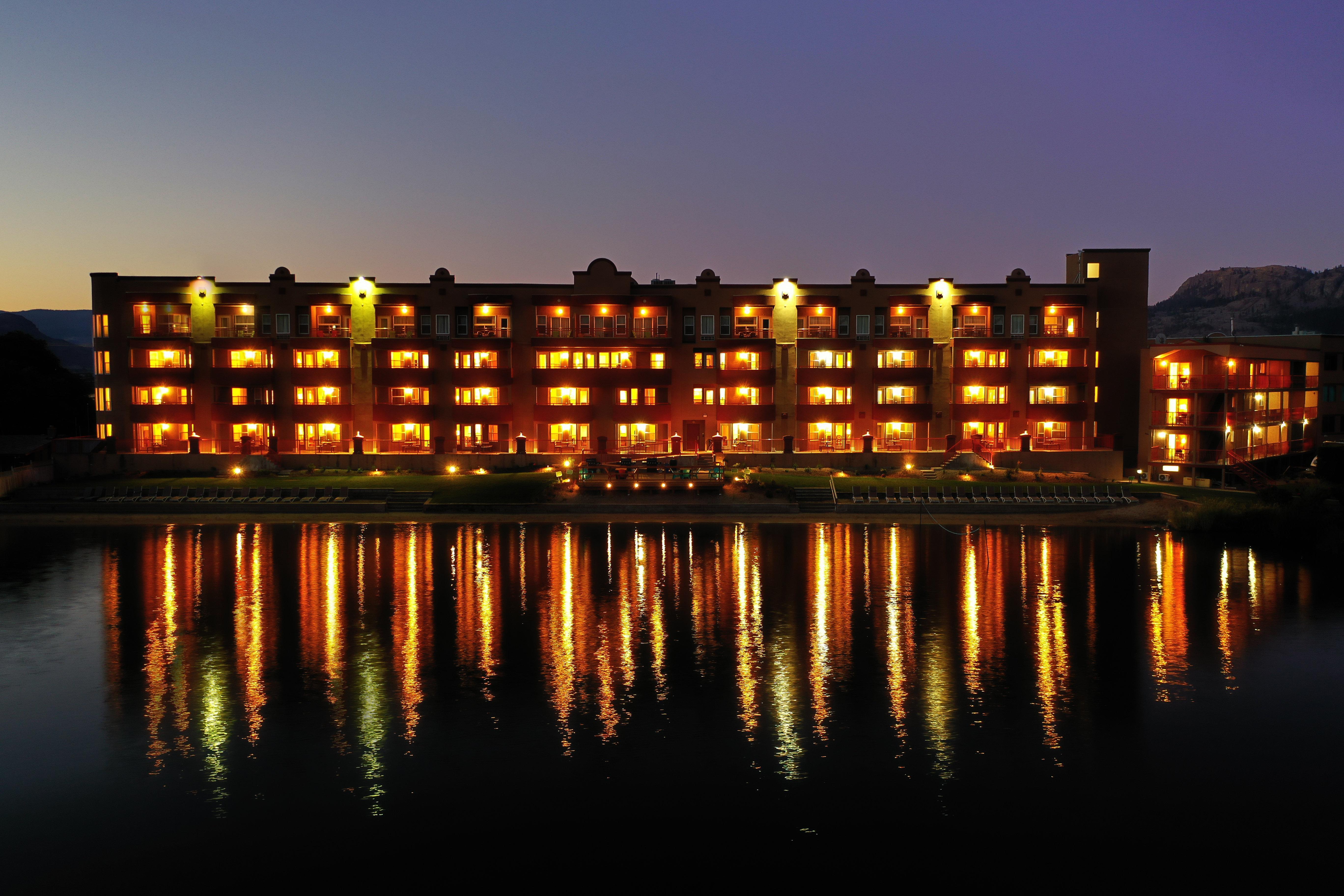 Holiday Inn Hotel & Suites Osoyoos By Ihg Bagian luar foto