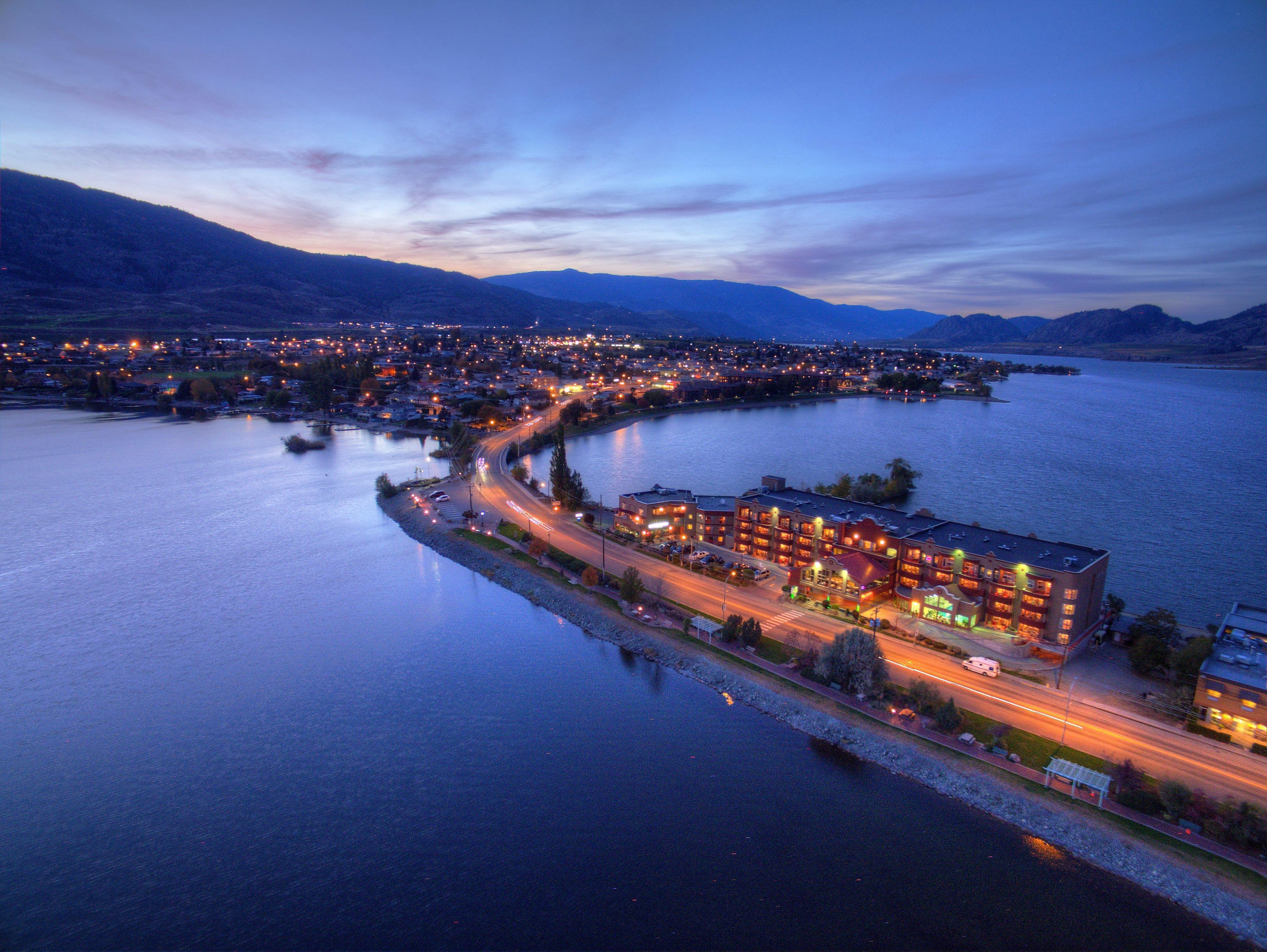 Holiday Inn Hotel & Suites Osoyoos By Ihg Bagian luar foto