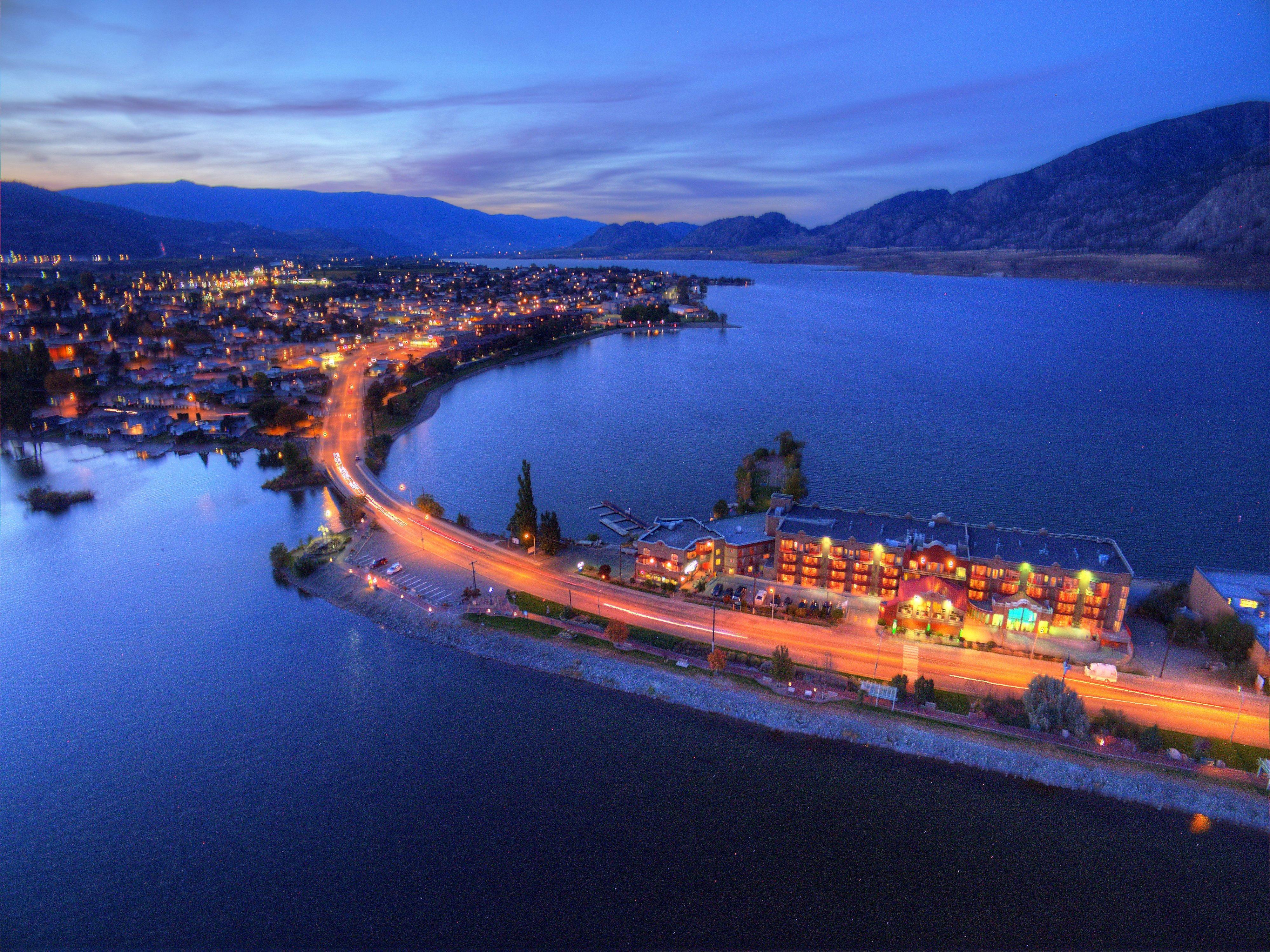 Holiday Inn Hotel & Suites Osoyoos By Ihg Bagian luar foto