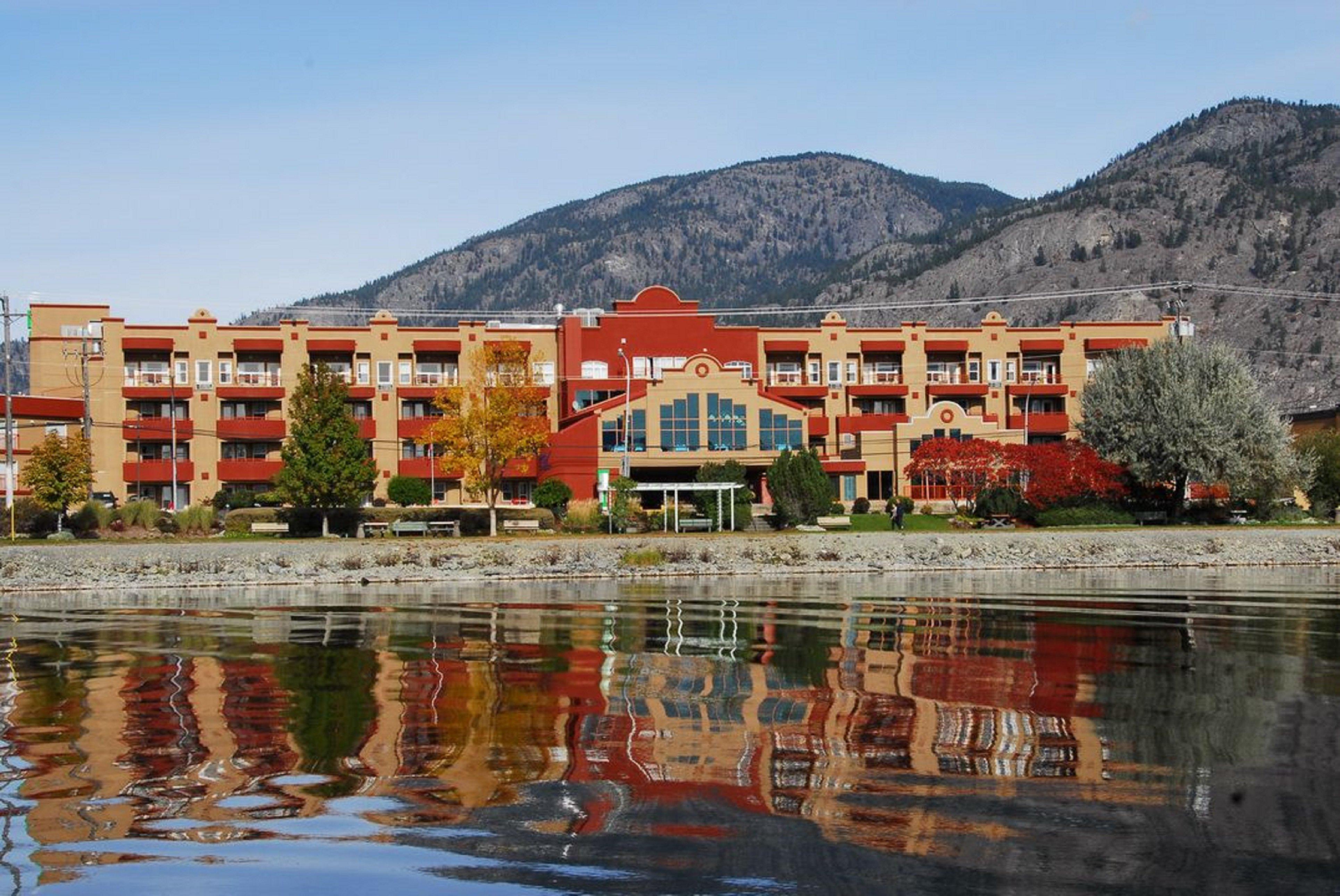 Holiday Inn Hotel & Suites Osoyoos By Ihg Bagian luar foto